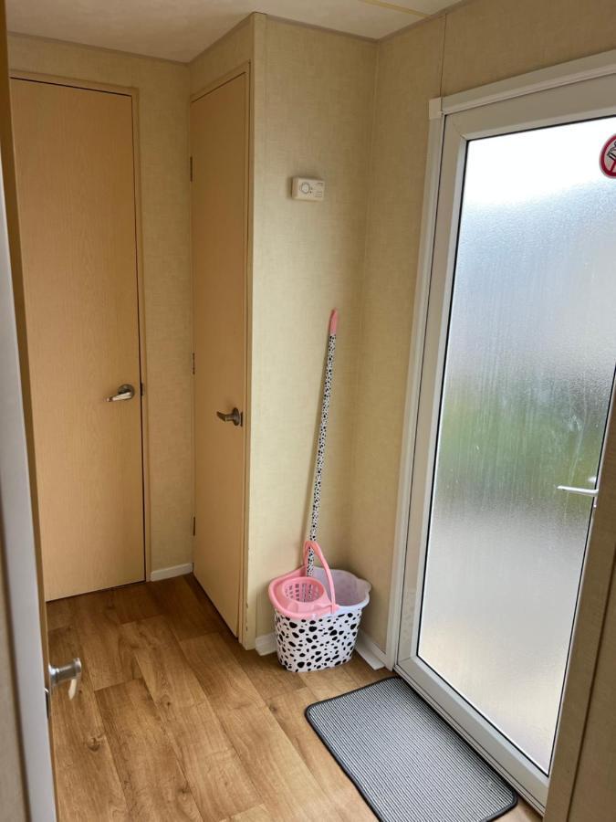 Chris'S Caravan Abergele Exterior photo